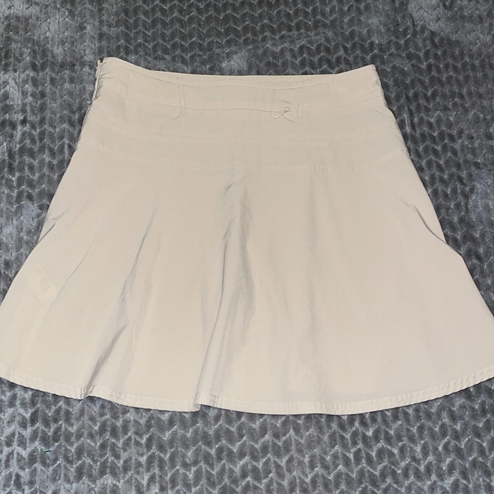 Women's‎ Izod Tan Adjustable Flow Golf Skort Size 10. - Picture 2 of 10